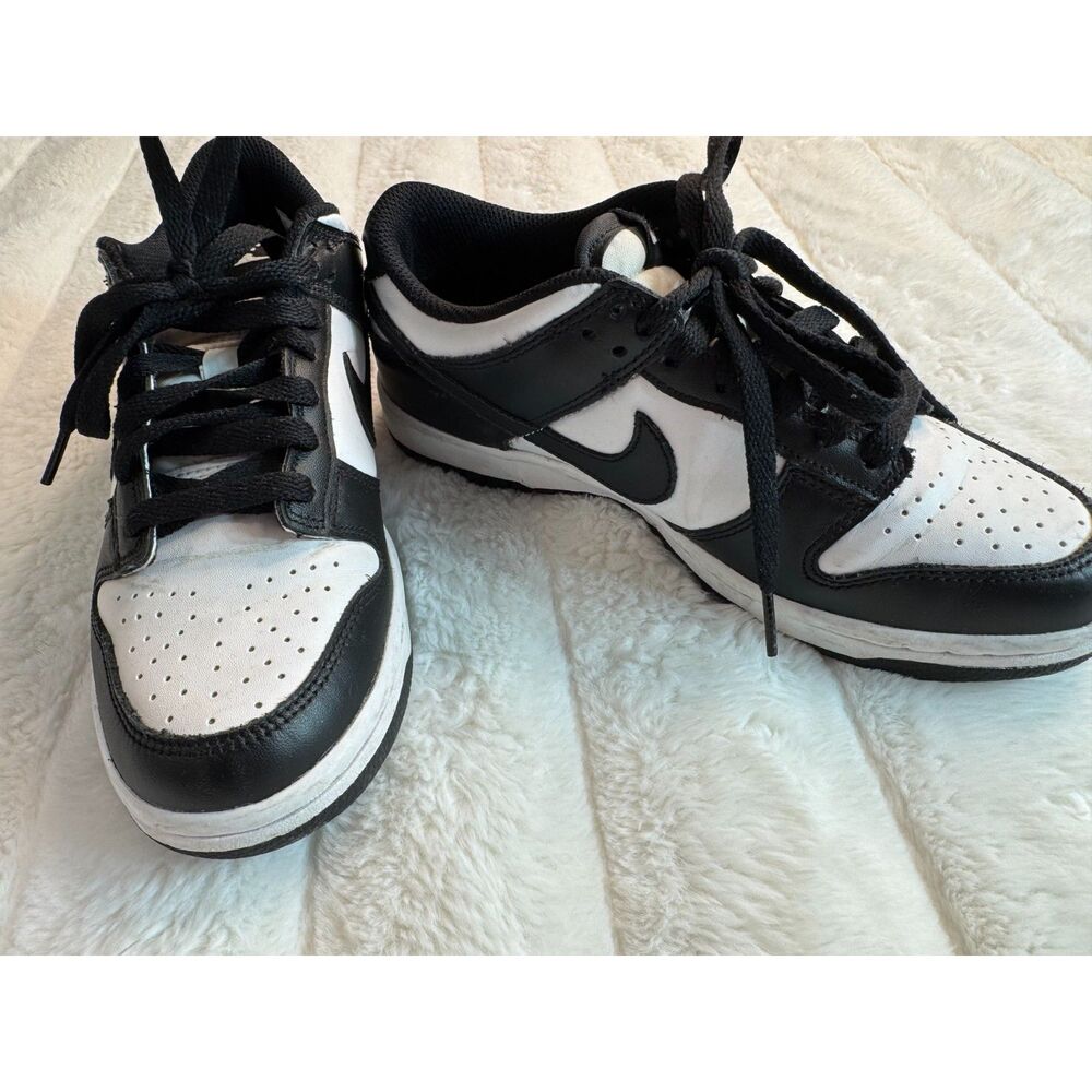 NIKE KIDS Dunk low Pandas Black/White Sneakers Size 5.5Y